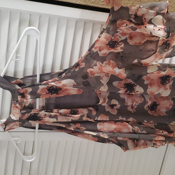 Flowy Floral Dress - Picture 9 of 14